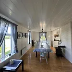 Idylliske Evjua Ved Mjosa