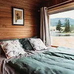 Idylliske Evjua Ved Mjosa