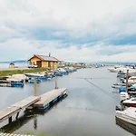 Idylliske Evjua Ved Mjosa Skreia