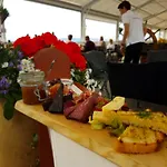 Idylliske Evjua Ved Mjosa Skreia