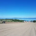 Idylliske Evjua Ved Mjosa *