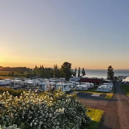 Idylliske Evjua Ved Mjosa Skreia