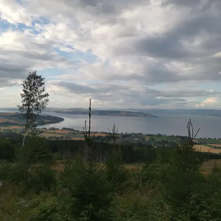 Idylliske Evjua Ved Mjosa