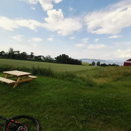 Idylliske Evjua Ved Mjosa * Skreia