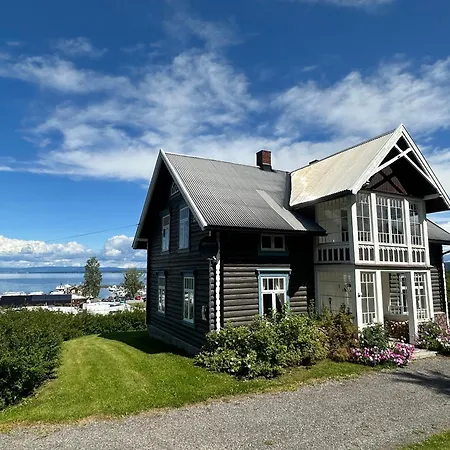 Idylliske Evjua Ved Mjosa Skreia
