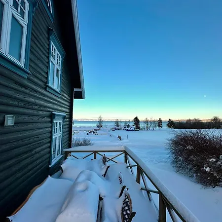 Idylliske Evjua Ved Mjosa *
