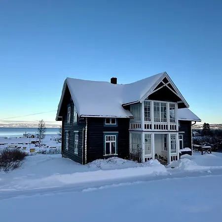 Idylliske Evjua Ved Mjosa Skreia