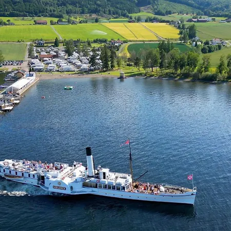 Idylliske Evjua Ved Mjosa Campingplads *