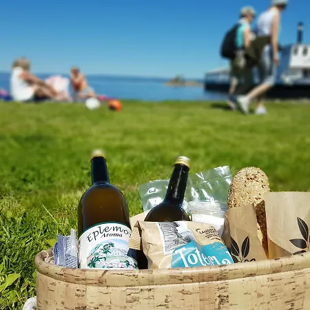 Idylliske Evjua Ved Mjosa