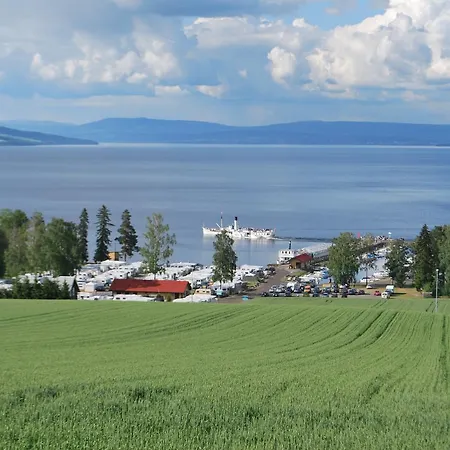 Idylliske Evjua Ved Mjosa Skreia