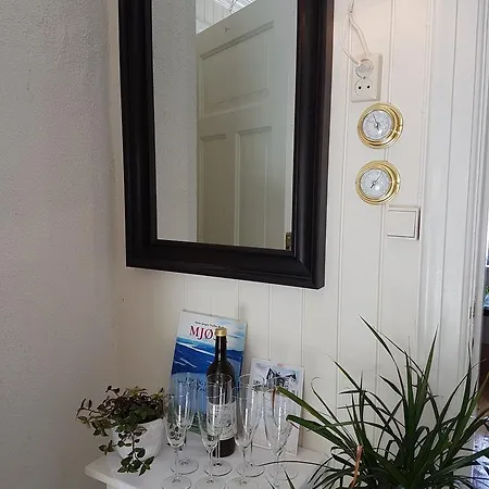 Idylliske Evjua Ved Mjosa Skreia
