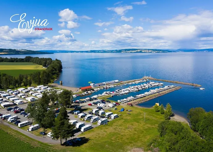 Idylliske Evjua Ved Mjosa Campingplads