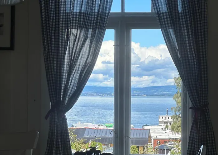 Idylliske Evjua Ved Mjosa Campingplads Skreia
