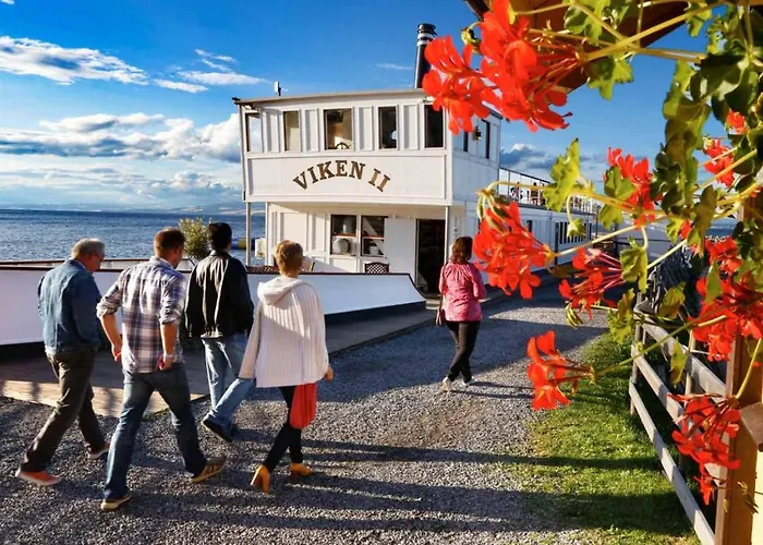 Idylliske Evjua Ved Mjosa