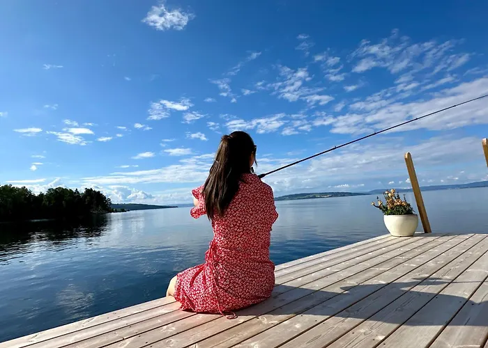 Idylliske Evjua Ved Mjosa