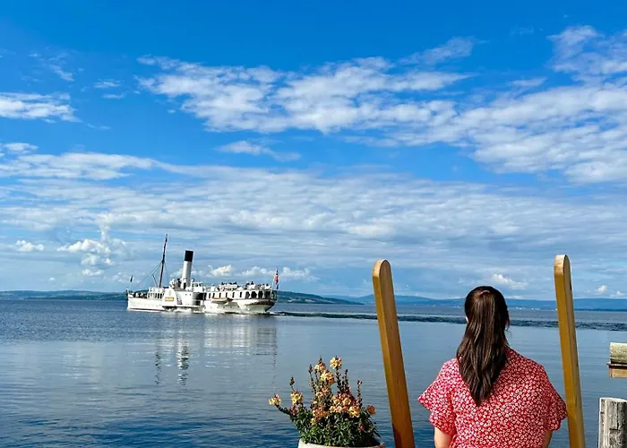 Idylliske Evjua Ved Mjosa Skreia
