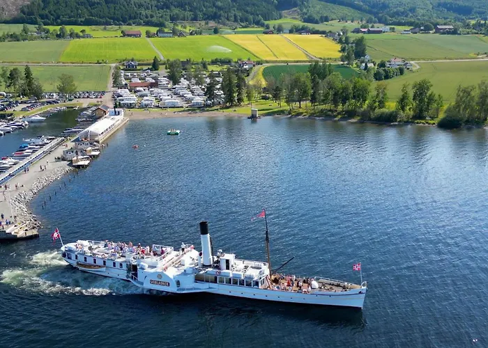 Idylliske Evjua Ved Mjosa Campingplads *