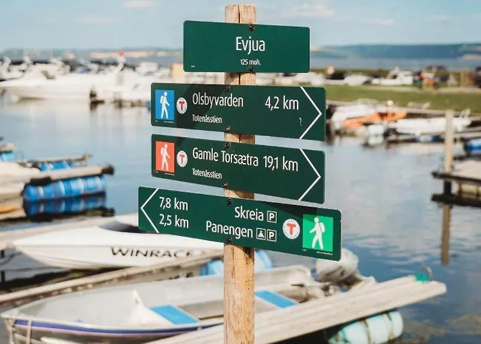 Idylliske Evjua Ved Mjosa *