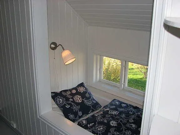 Idylliske Evjua Ved Mjosa