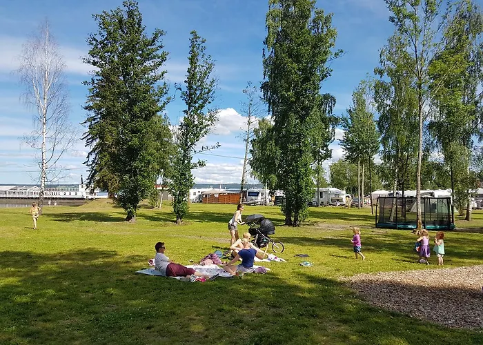 Idylliske Evjua Ved Mjosa *