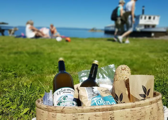 Idylliske Evjua Ved Mjosa