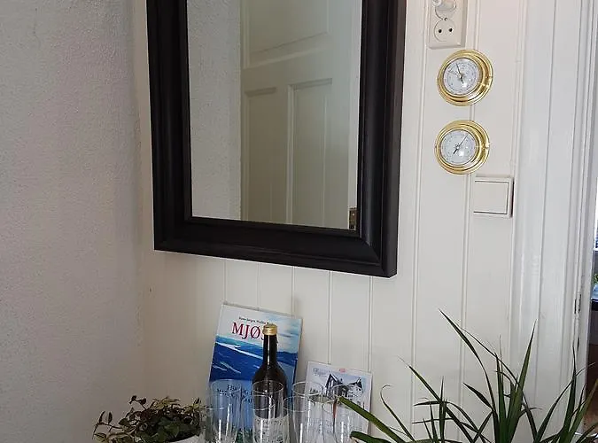 Idylliske Evjua Ved Mjosa Skreia