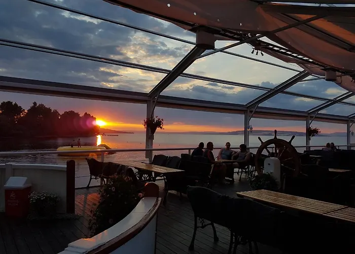 Camping Idylliske Evjua Ved Mjosa Skreia