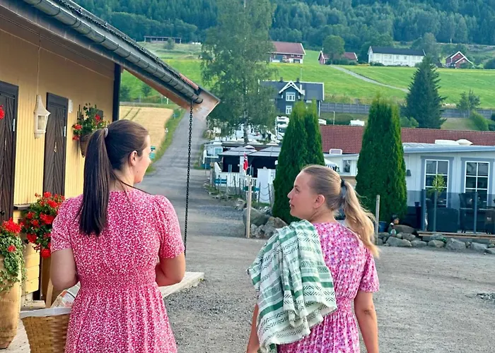 Idylliske Evjua Ved Mjosa Skreia